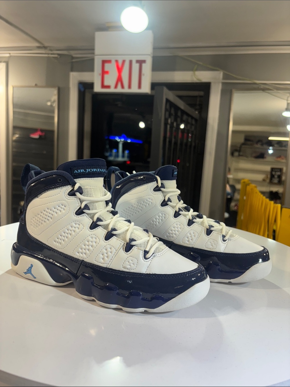 Air Jordan Retro 9 UNC Univ. Blue Size 6.5